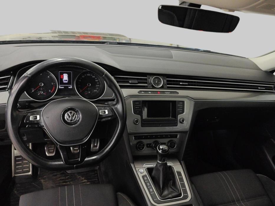 VOLKSWAGEN Passat 2016