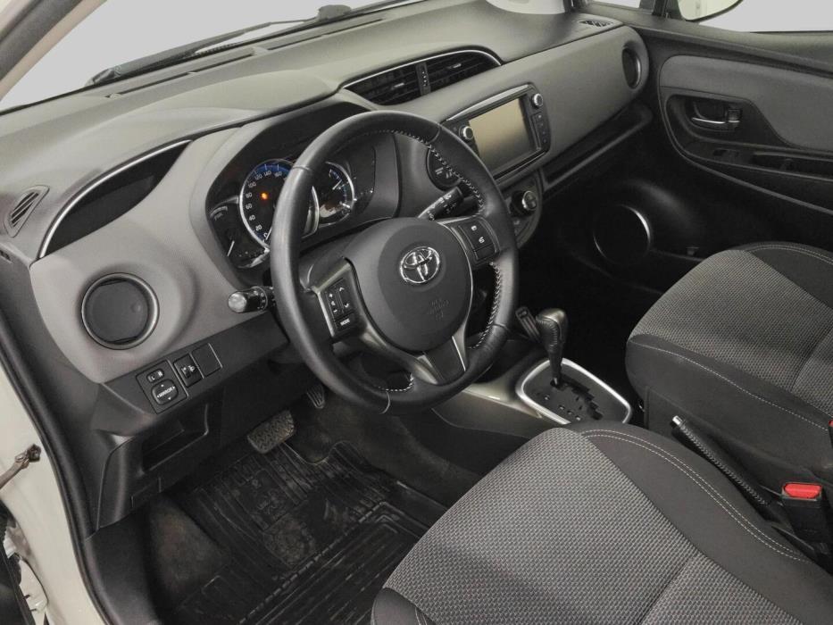 TOYOTA Yaris 2017
