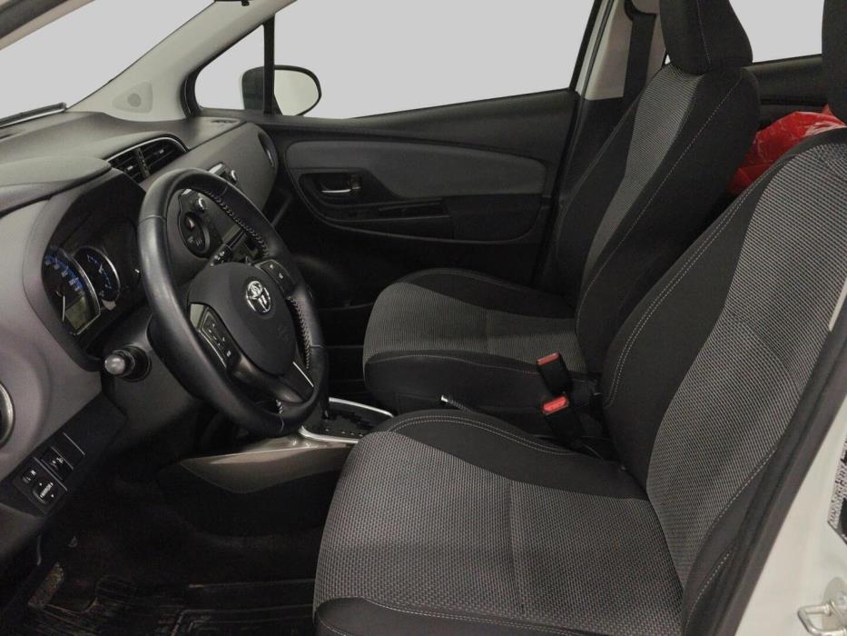 TOYOTA Yaris 2017