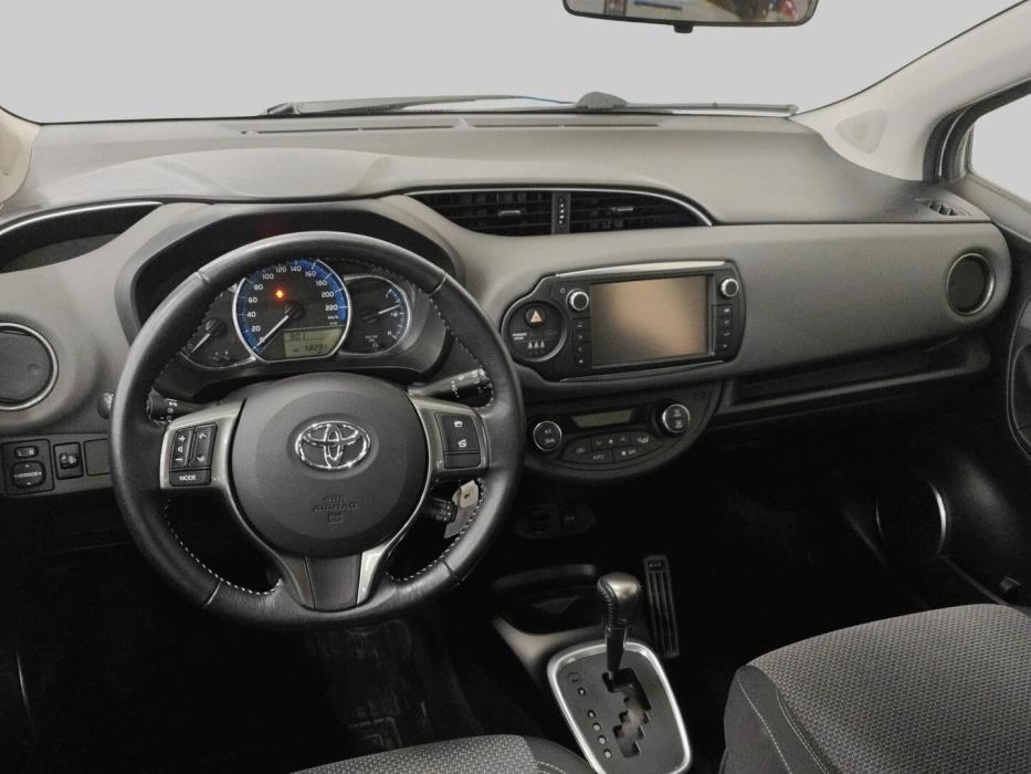 TOYOTA Yaris 2017
