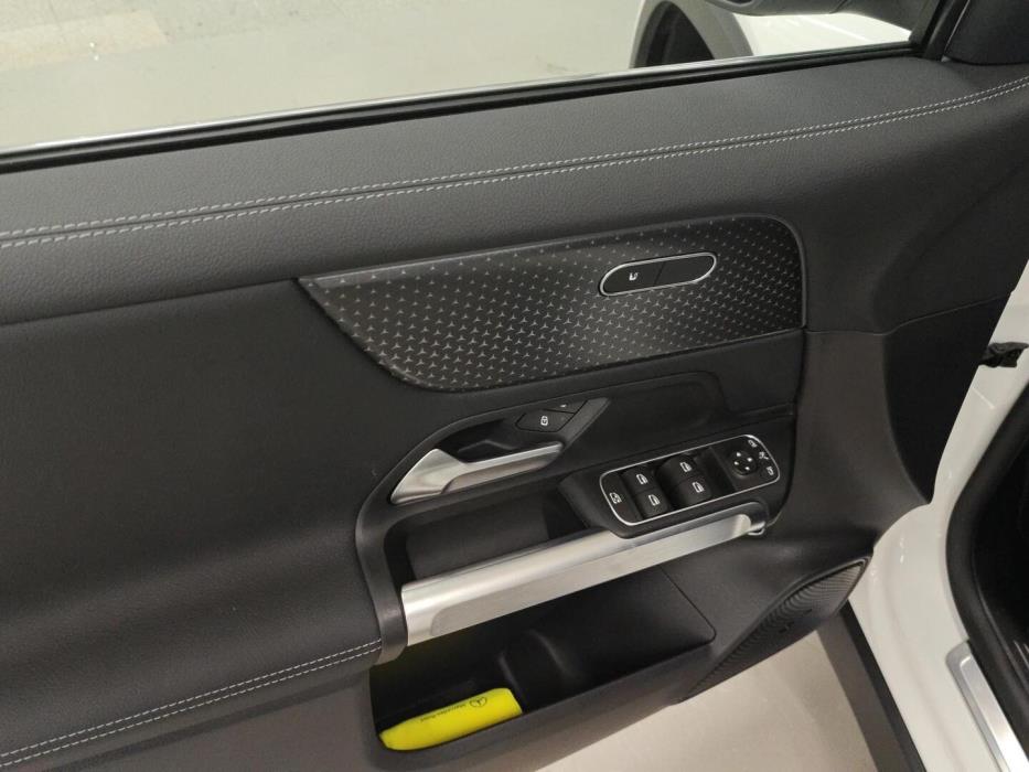 MERCEDES-BENZ EQB 2024