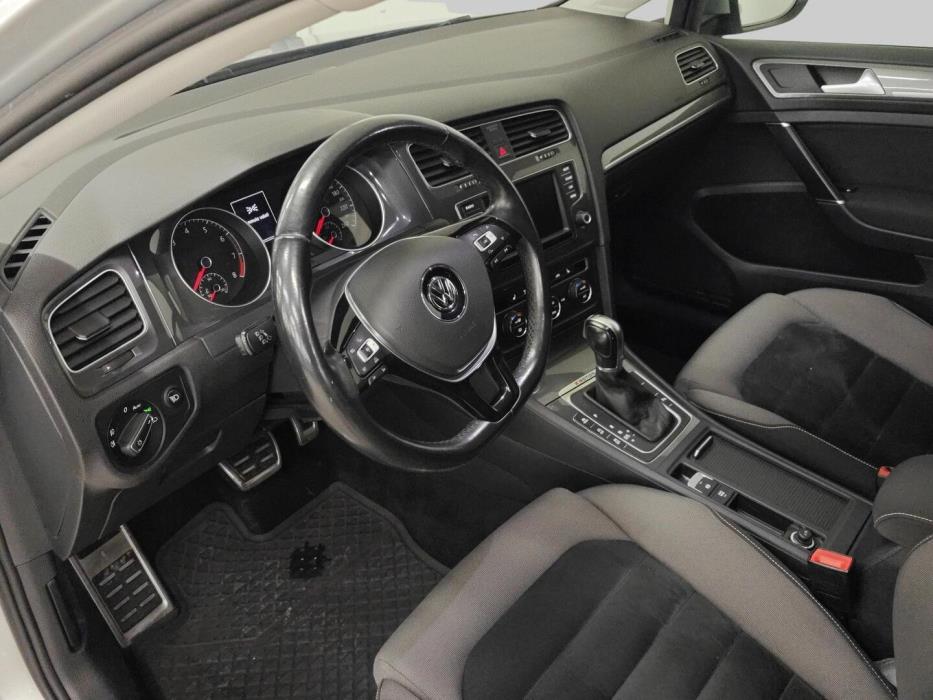 VOLKSWAGEN Golf 2016