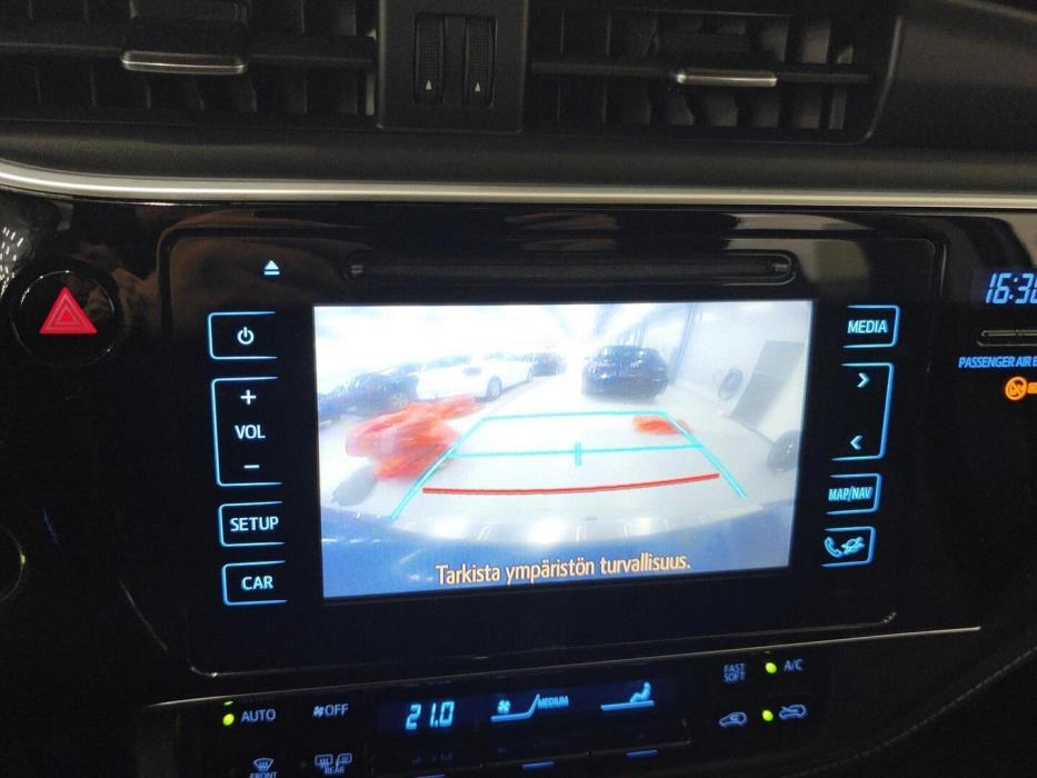 TOYOTA Auris 2016