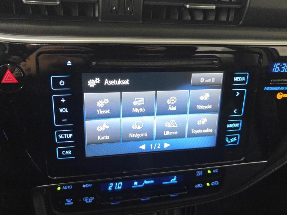 TOYOTA Auris 2016