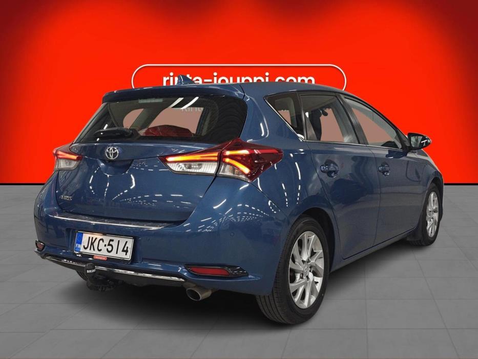 TOYOTA Auris 2016