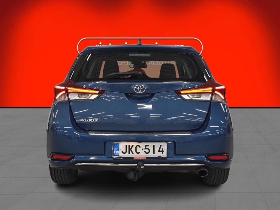 TOYOTA Auris 2016