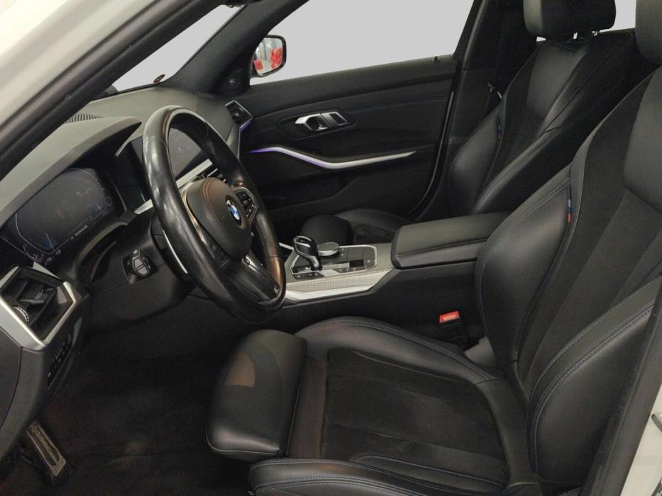 BMW 330 2019