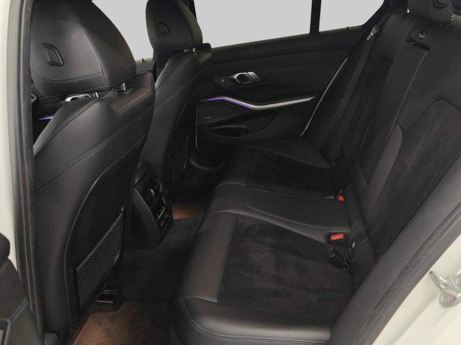 BMW 330 2019