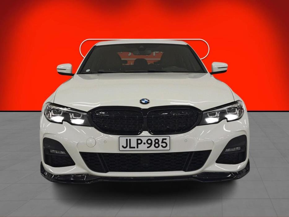 BMW 330 2019