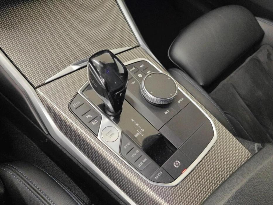 BMW 330 2019