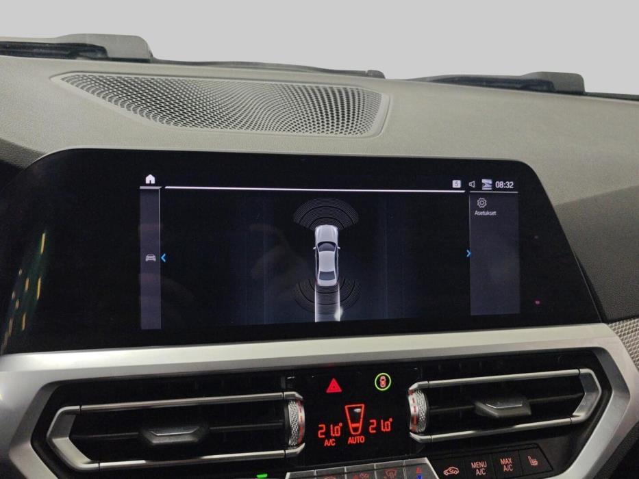 BMW 330 2019