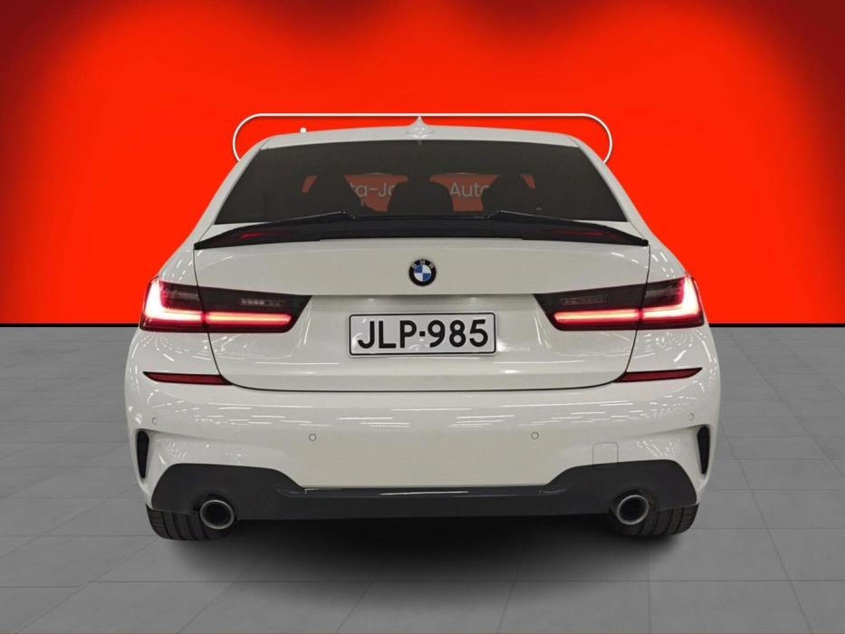 BMW 330 2019