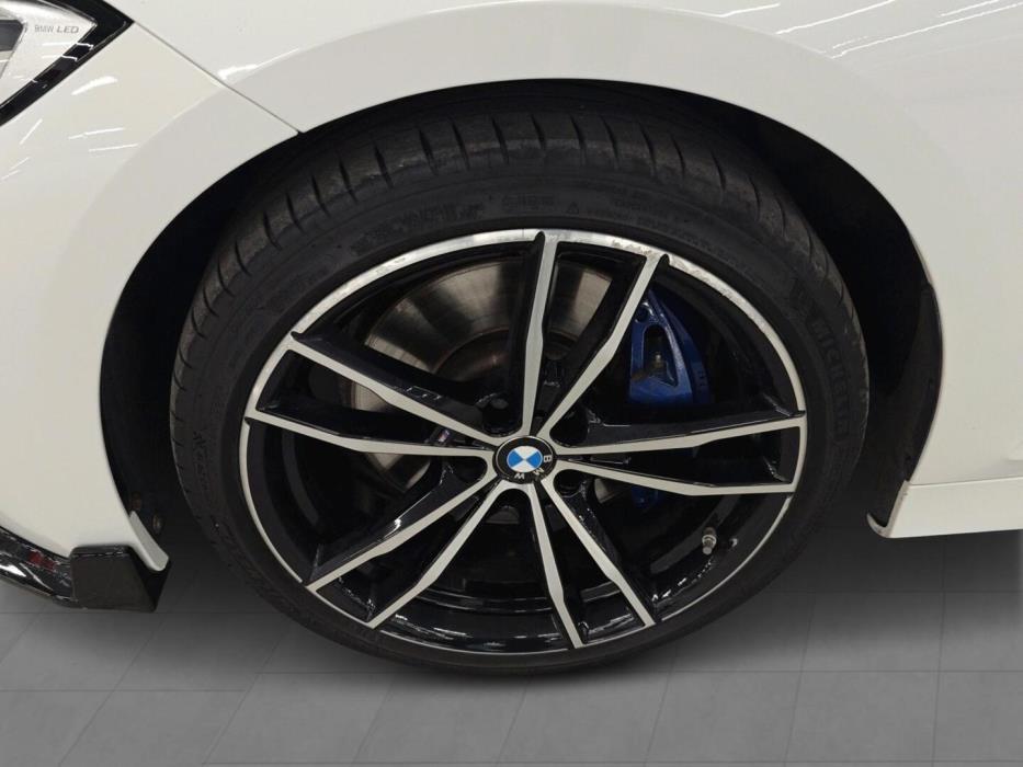 BMW 330 2019