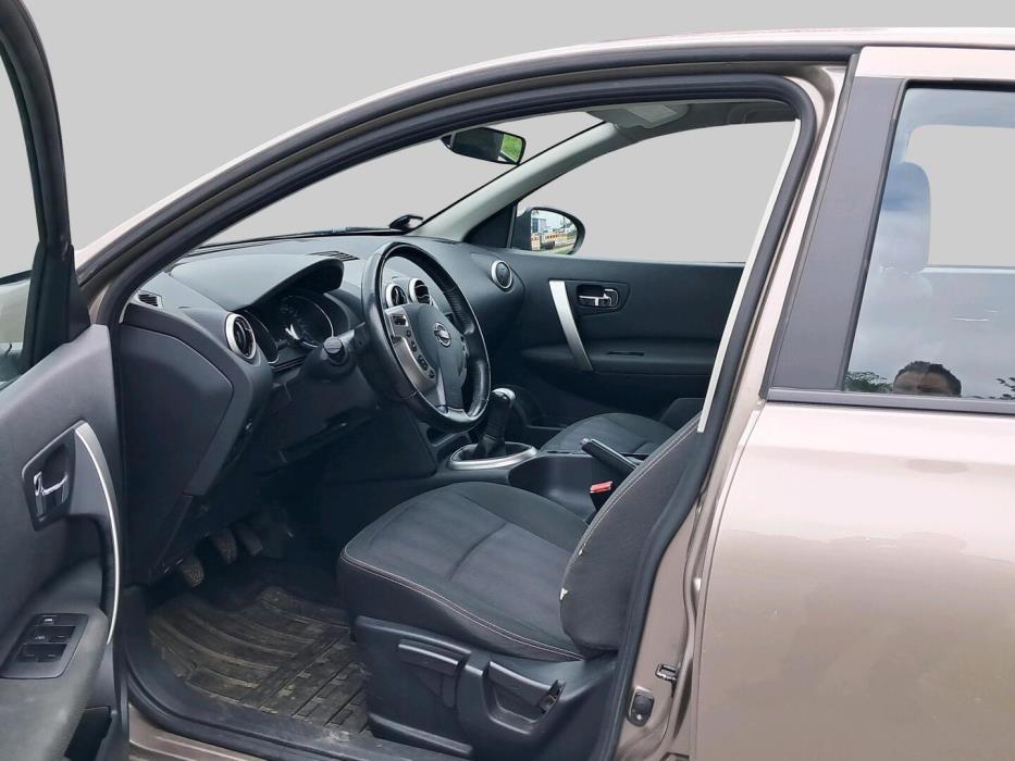 NISSAN Qashqai 2012