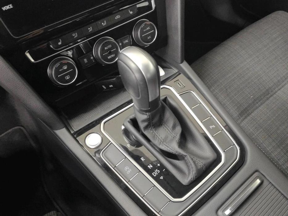 VOLKSWAGEN Passat 2019