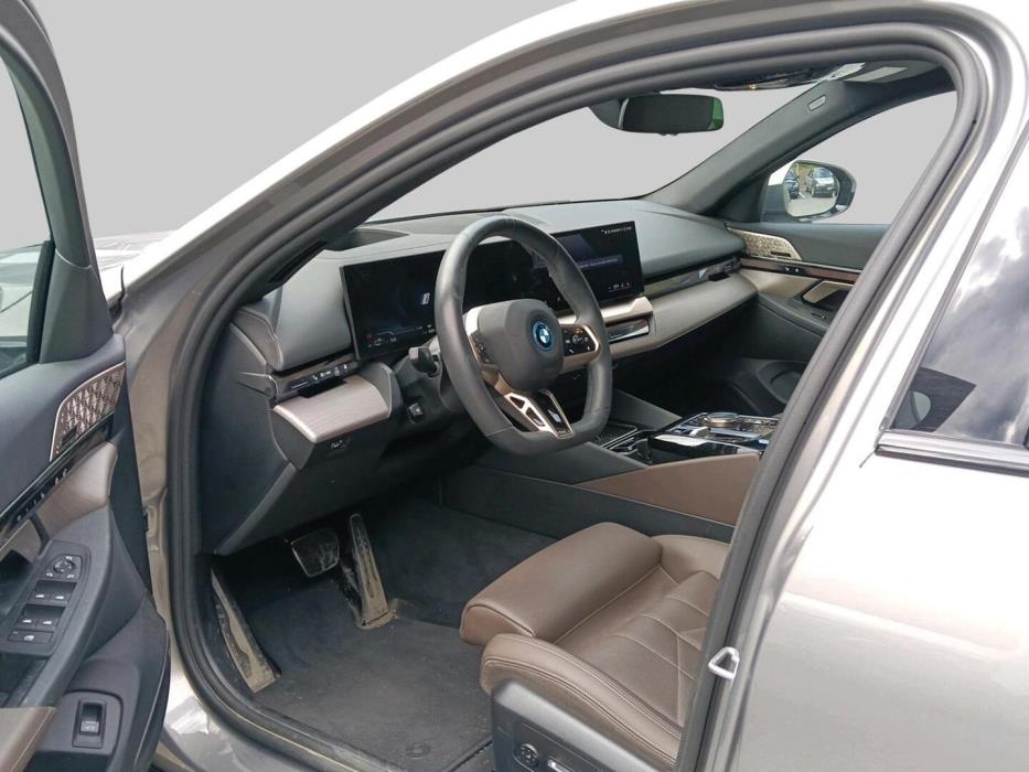 BMW 550 2024