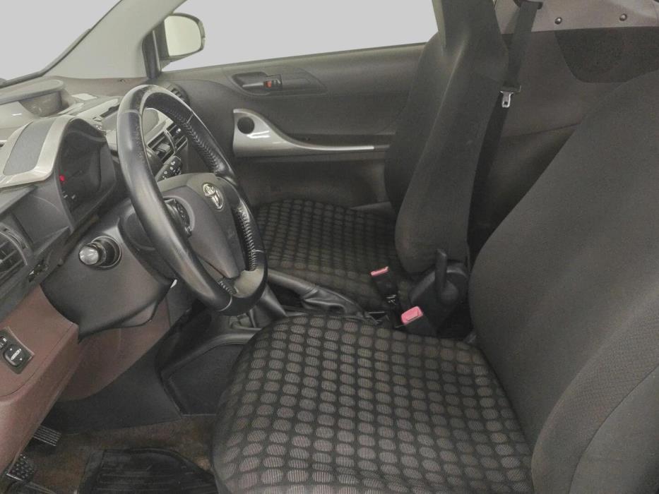 TOYOTA iQ 2010