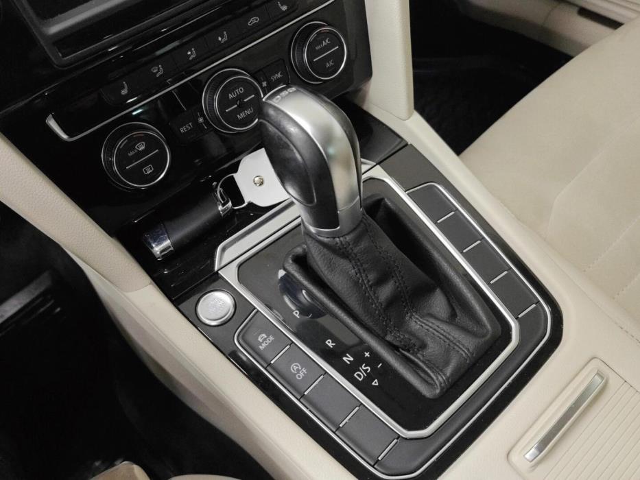 VOLKSWAGEN Passat 2016