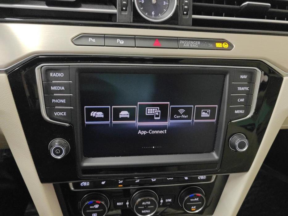 VOLKSWAGEN Passat 2016