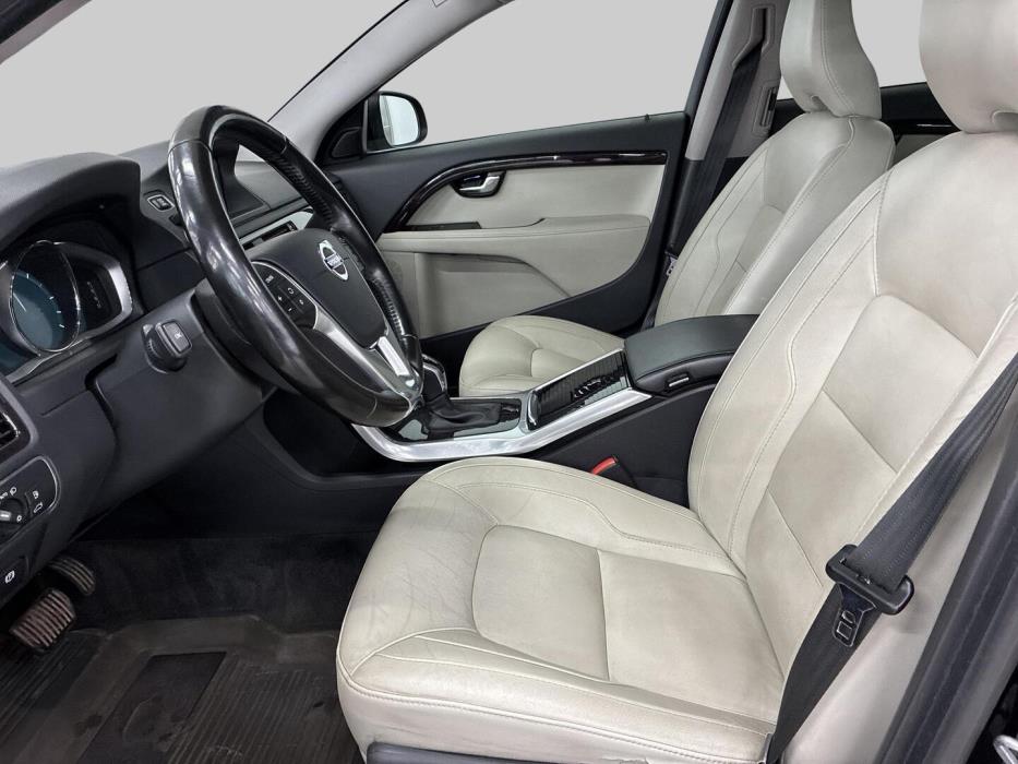 VOLVO V70 2016