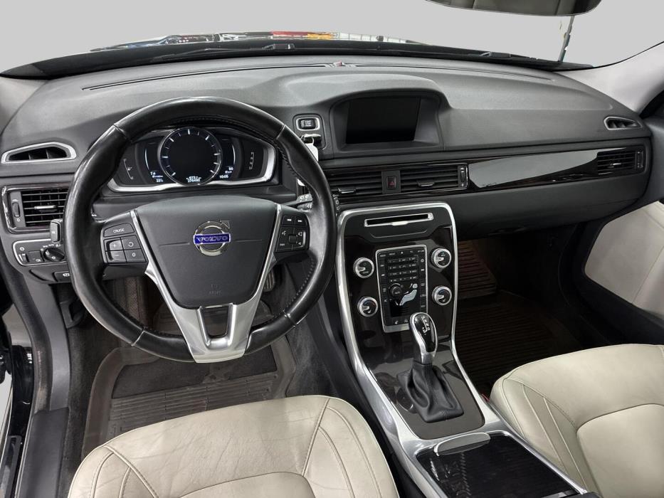 VOLVO V70 2016