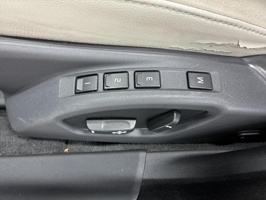 VOLVO V70 2016