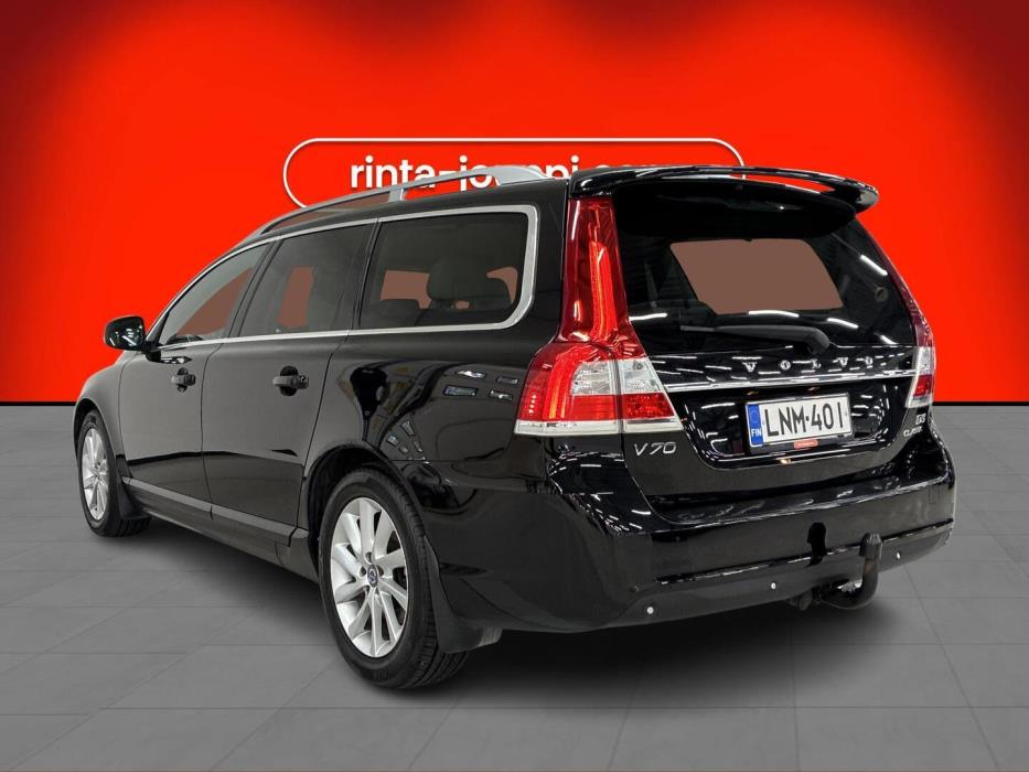 VOLVO V70 2016