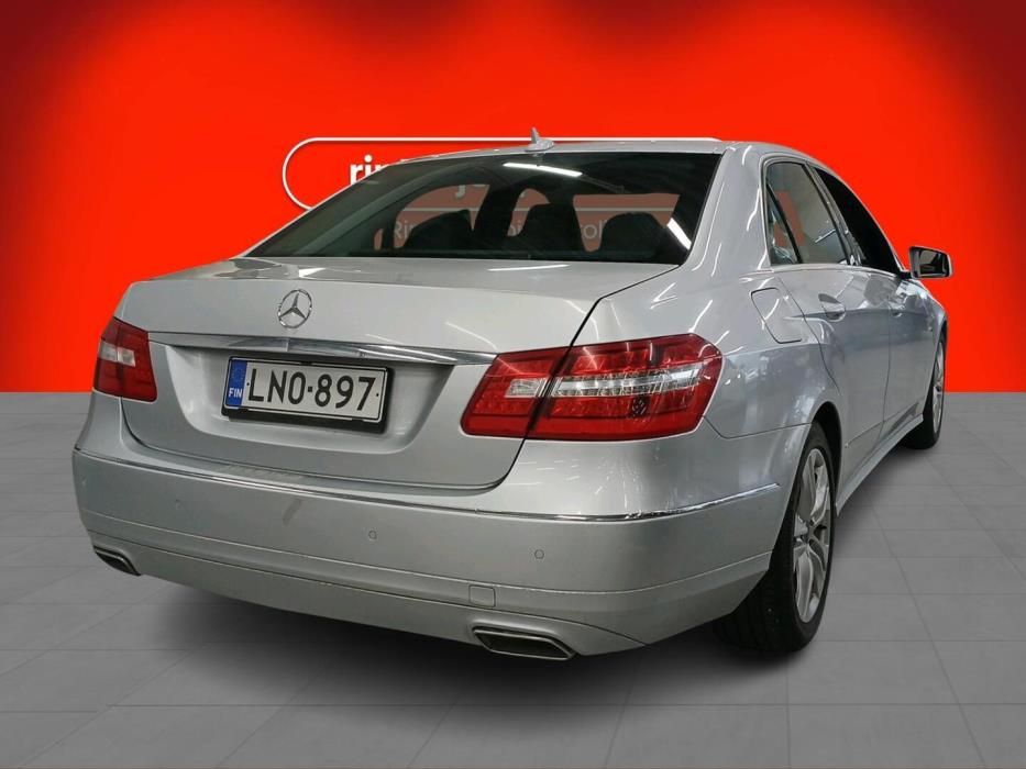 MERCEDES-BENZ E 2011