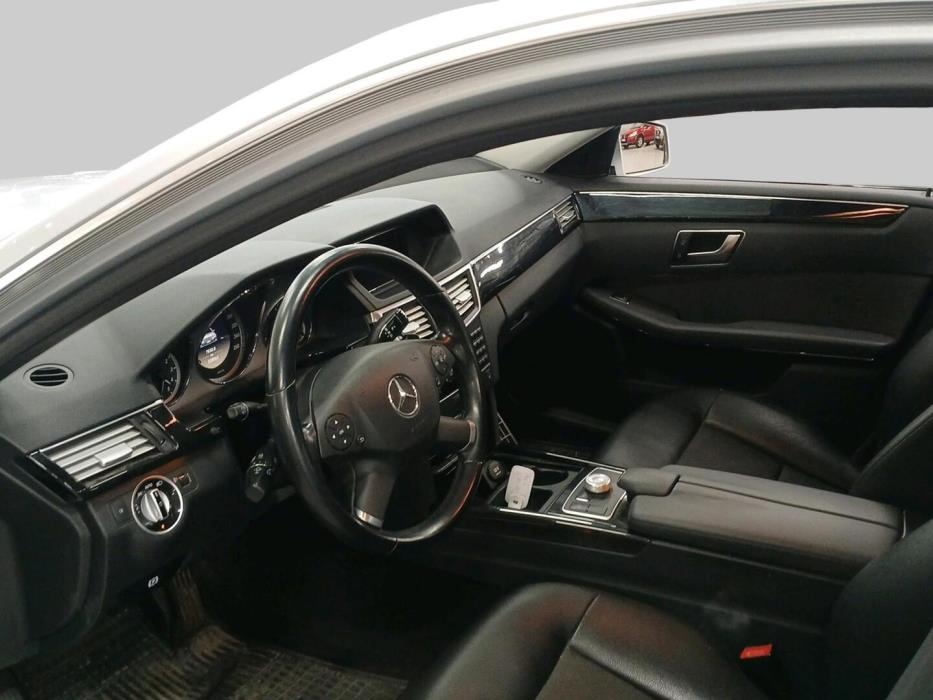 MERCEDES-BENZ E 2011