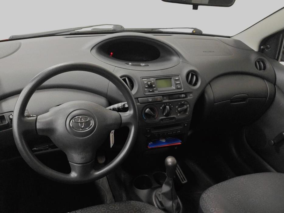 TOYOTA Yaris 2004