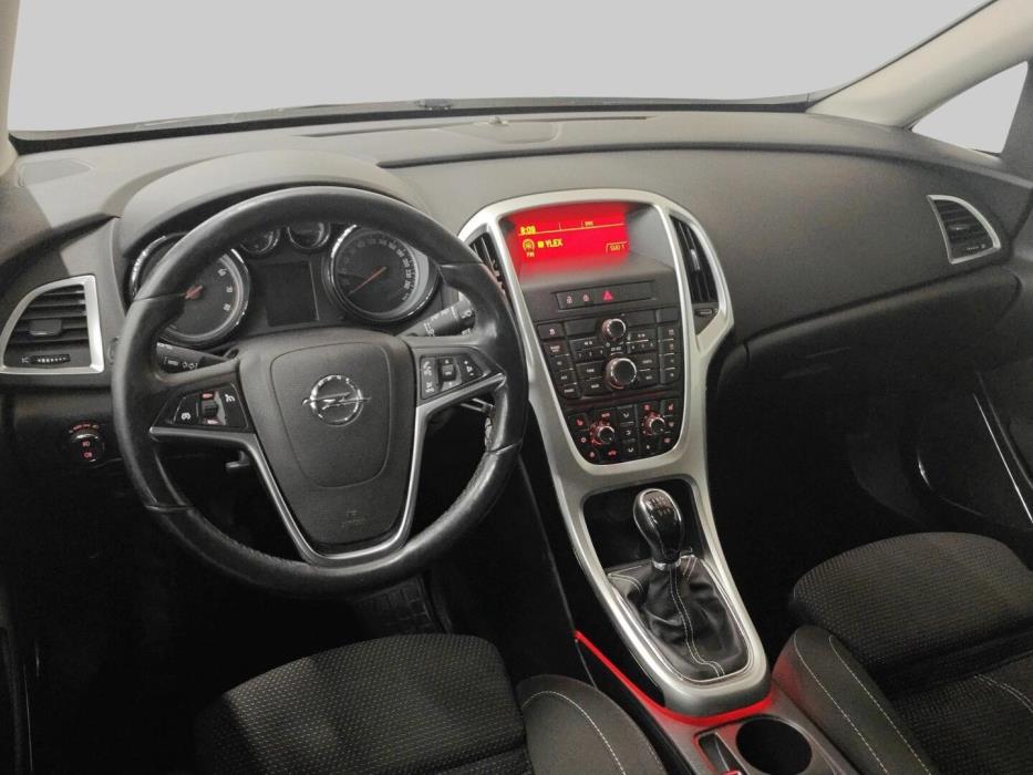 OPEL Astra 2012
