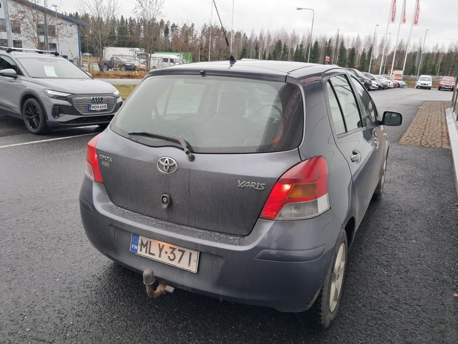 TOYOTA Yaris 2009