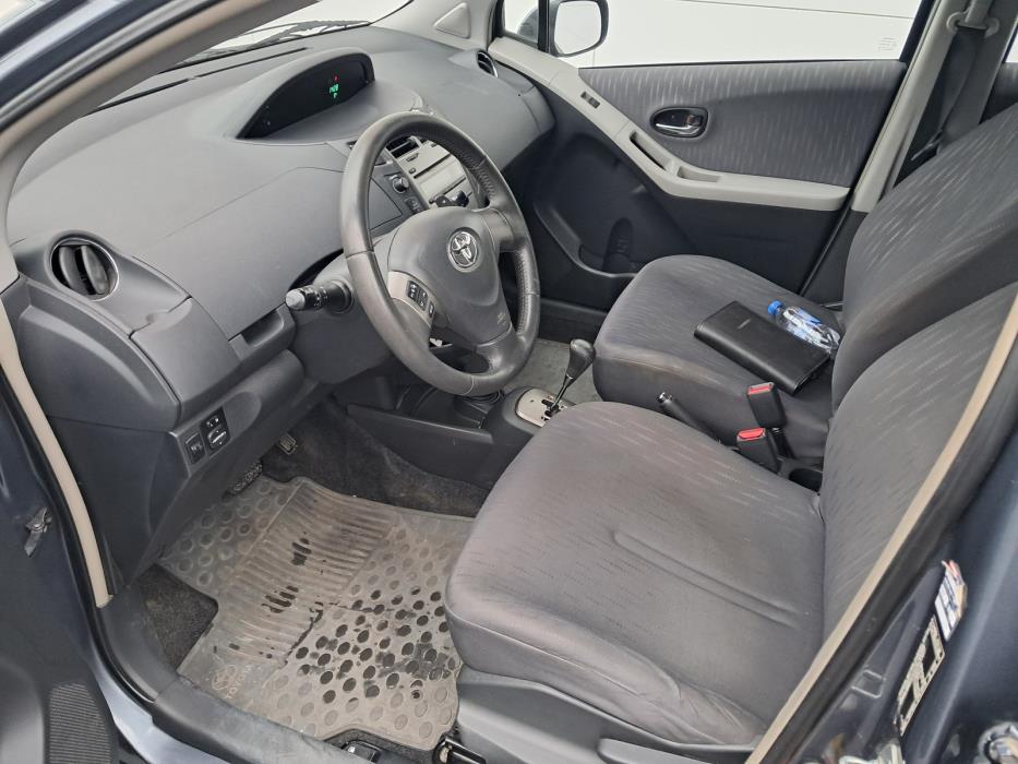 TOYOTA Yaris 2009