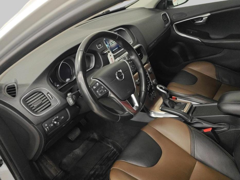 VOLVO V40 Cross Country 2016