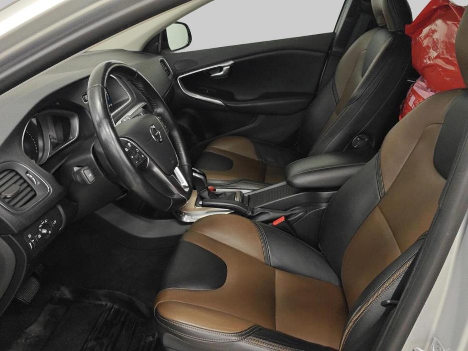 VOLVO V40 Cross Country 2016