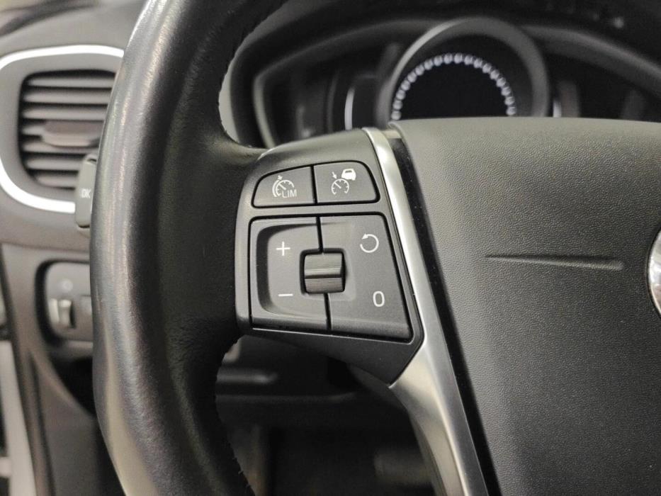 VOLVO V40 Cross Country 2016