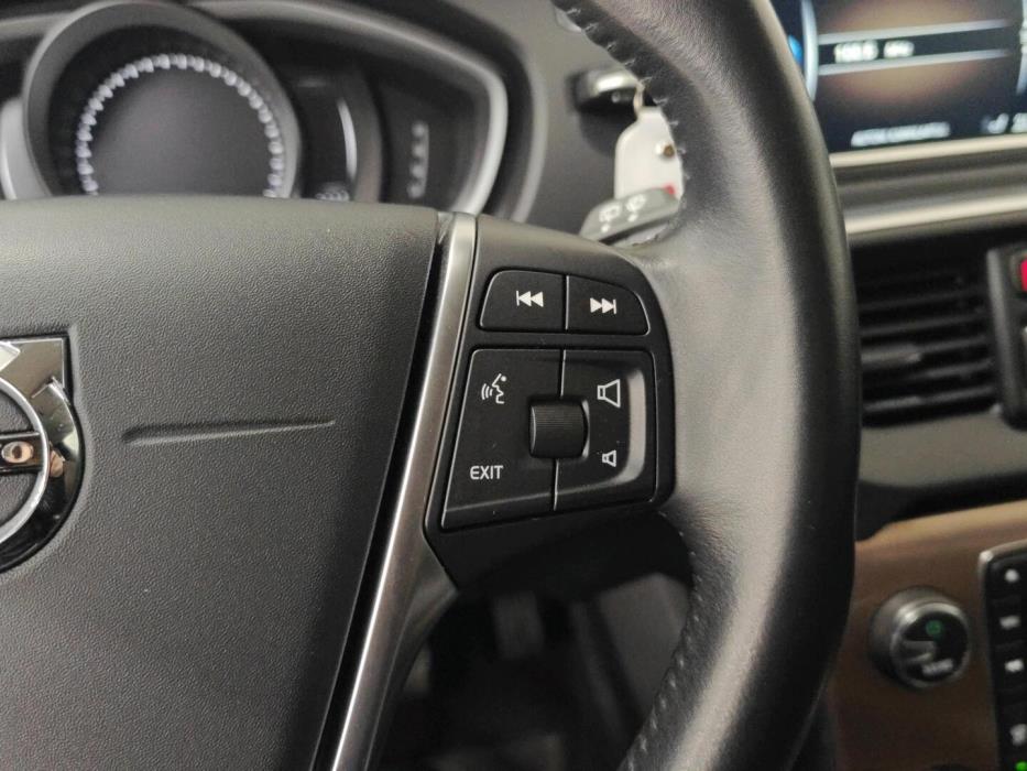 VOLVO V40 Cross Country 2016