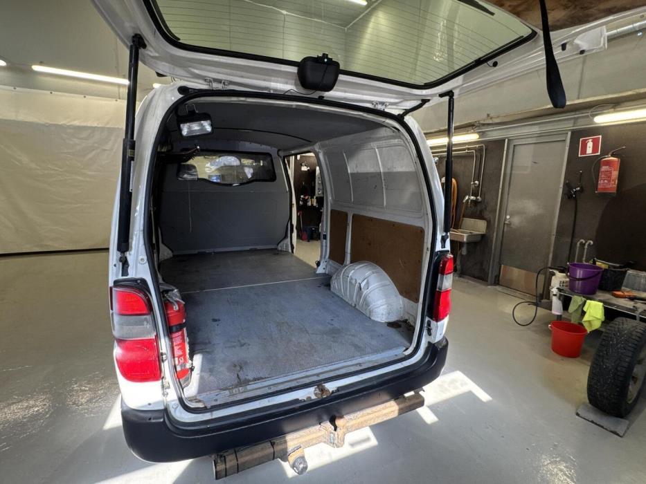 TOYOTA Hiace 2011