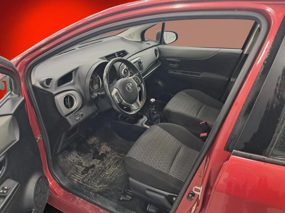TOYOTA Yaris 2013
