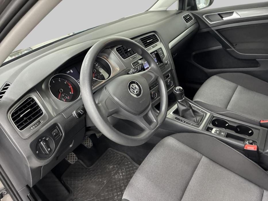 VOLKSWAGEN Golf 2016