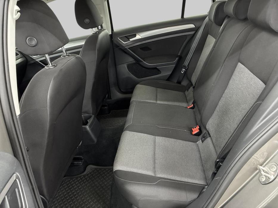 VOLKSWAGEN Golf 2016