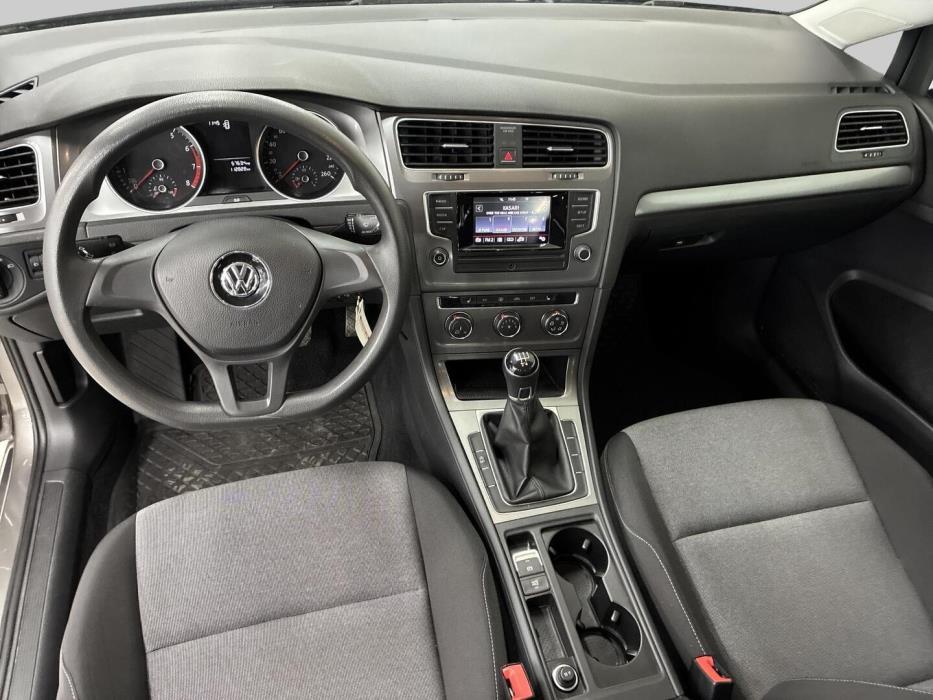 VOLKSWAGEN Golf 2016