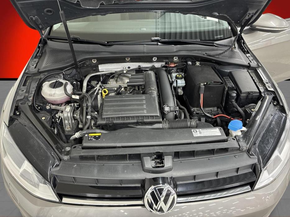VOLKSWAGEN Golf 2016