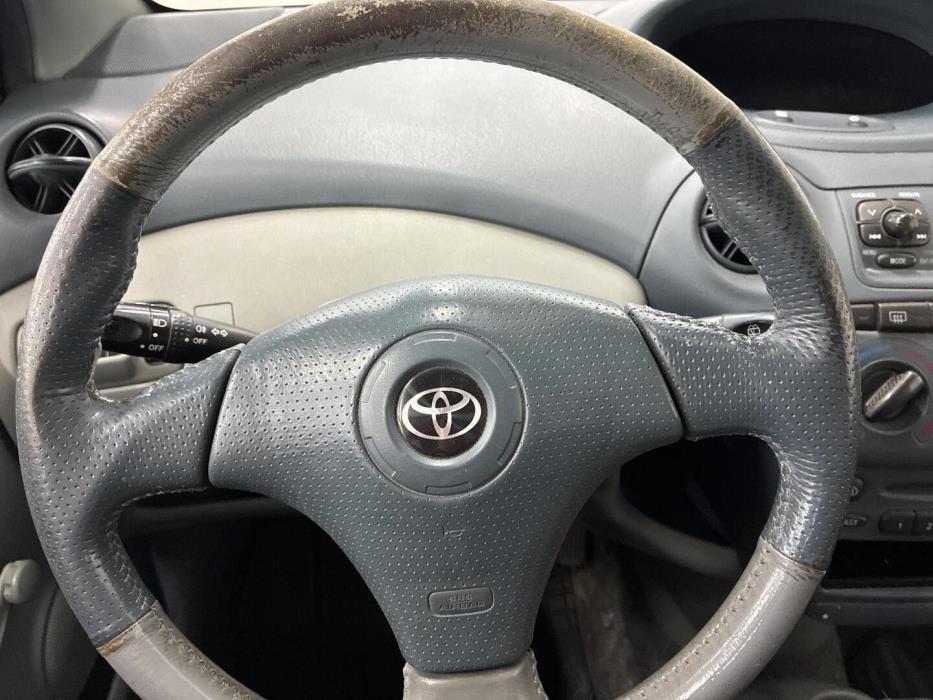 TOYOTA Yaris 2001