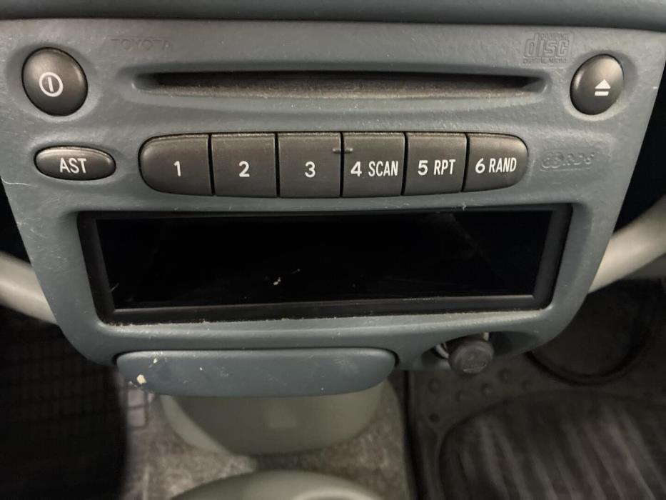TOYOTA Yaris 2001