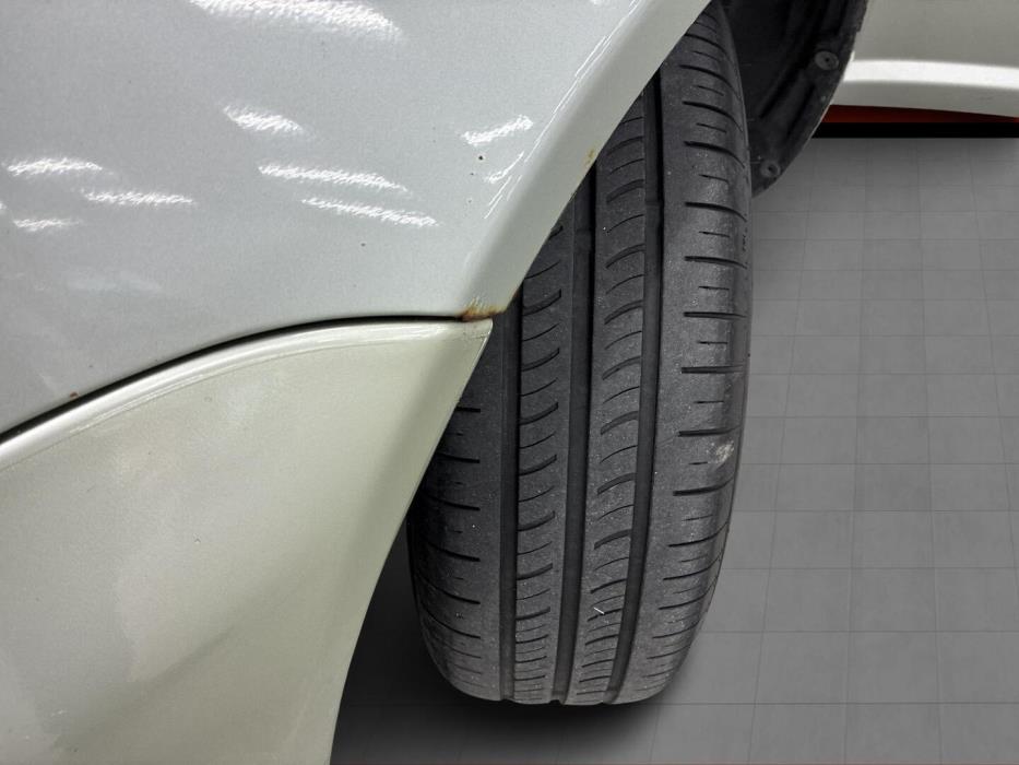 TOYOTA Yaris 2001