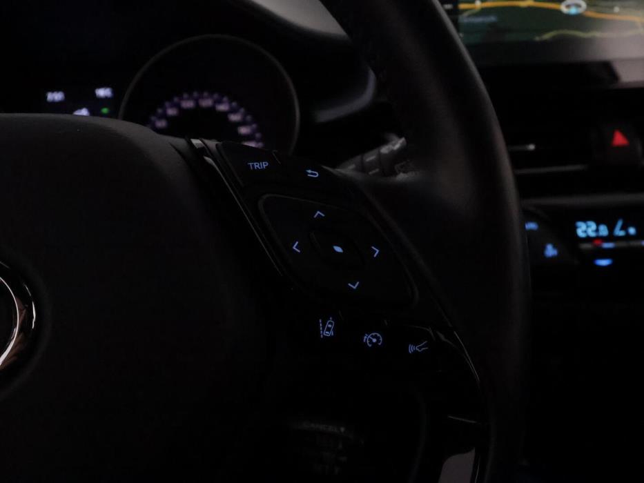 TOYOTA C-HR 2021