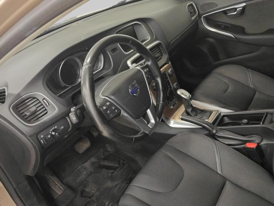 VOLVO V40 Cross Country 2013