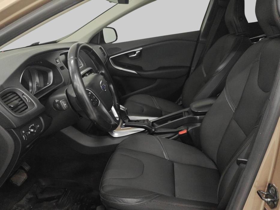 VOLVO V40 Cross Country 2013