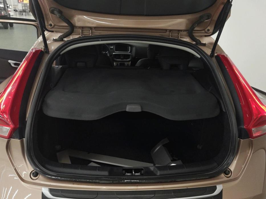 VOLVO V40 Cross Country 2013